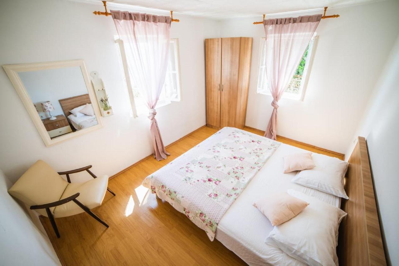Holiday Home Potocinarka Potomje Ngoại thất bức ảnh